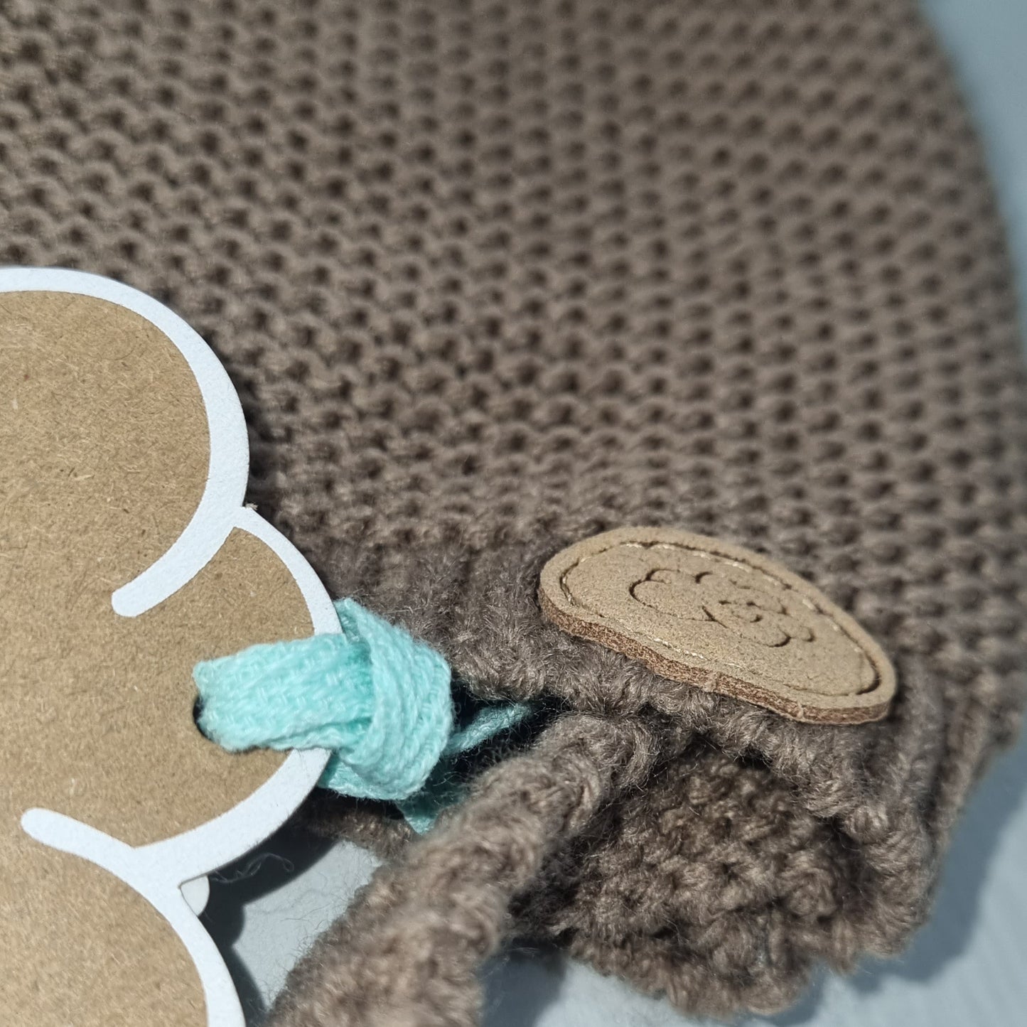 Gorrito aviador con 2 pompones de Monnuage